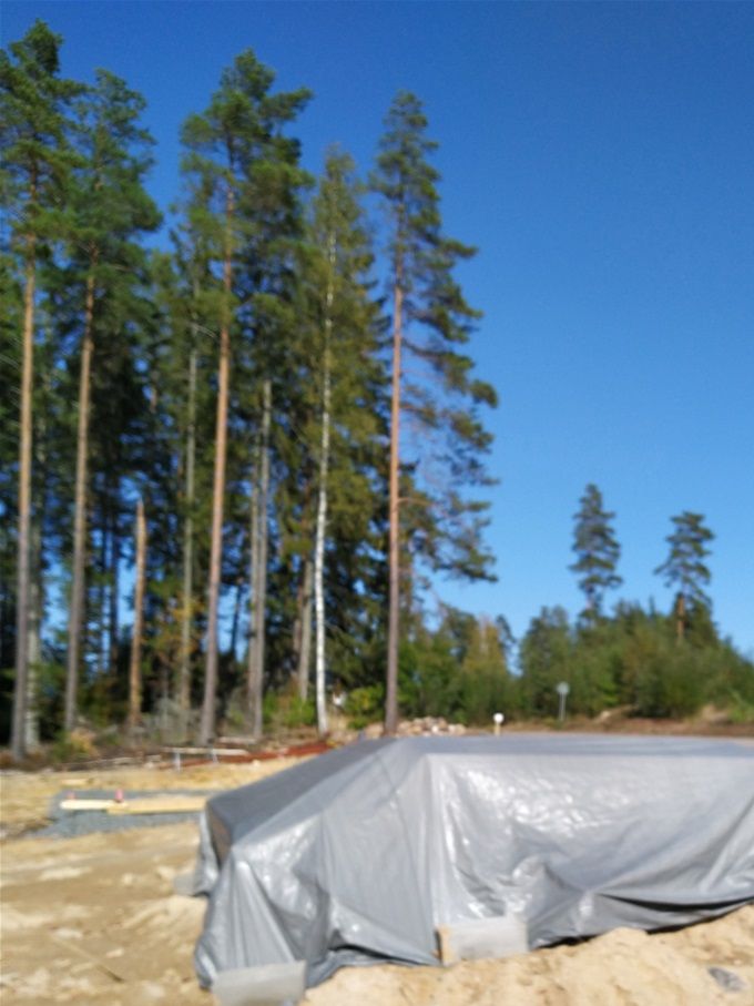 19/8 Leverans av stommen till sovstugan, byggde stommen i vintras hemma.