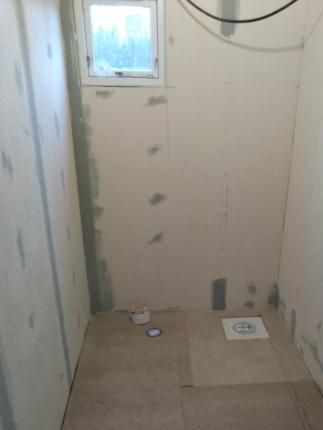 20/3 WC/duschrum klart för mattläggaren